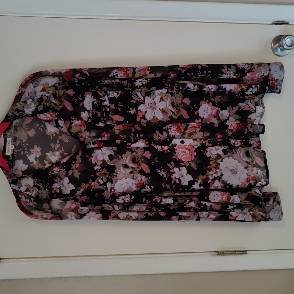 Eden and Olivia 1x blouse, floral, chiffon-like, gauzy.